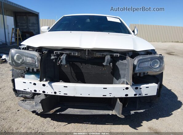 2C3CCAGG0KH517475 2019 CHRYSLER 300 Белый Вид задней части салона
