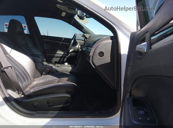 2C3CCAGG0KH517475 2019 CHRYSLER 300 Белый Вид салона спереди