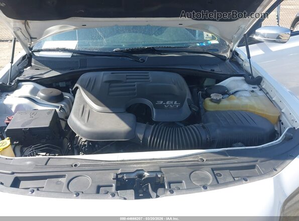 2C3CCAGG5GH162035 2016 CHRYSLER 300 White 