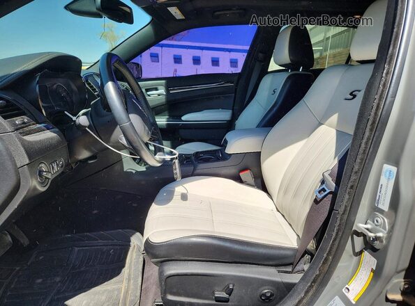 2C3CCAGG5HH591659 2017 CHRYSLER 300 Gray Вид салону спереду
