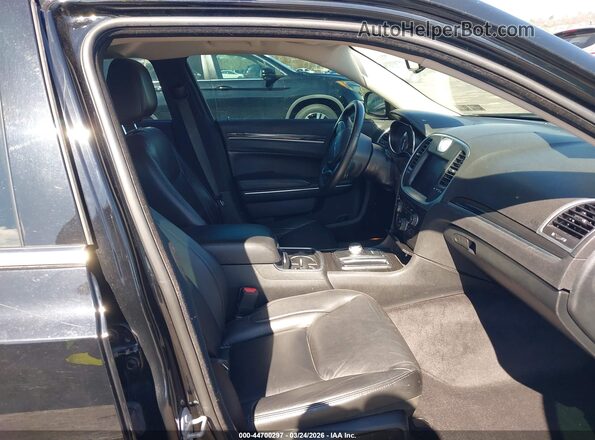 2C3CCARG1JH226740 2018 CHRYSLER 300 Black Front interior view