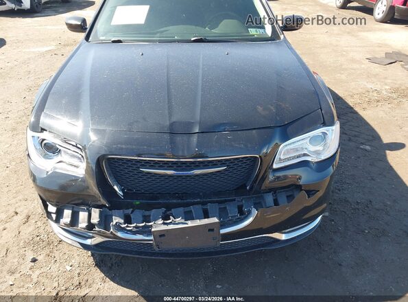 2C3CCARG1JH226740 2018 CHRYSLER 300 Black Instrument cluster view