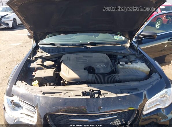 2C3CCARG1JH226740 2018 CHRYSLER 300 Black Rear view