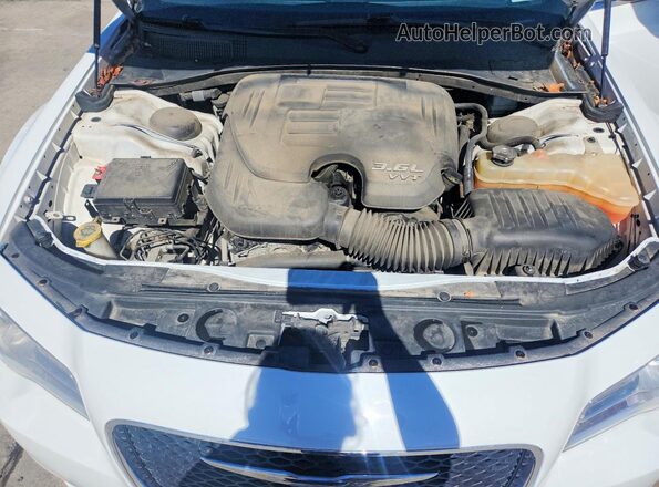 2C3CCARG3GH270506 2016 CHRYSLER 300 White Սալոնի հետևի տեսք