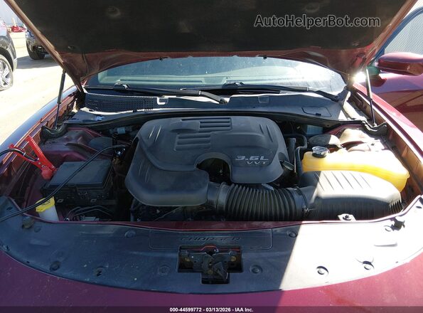 2C3CDXBG9JH329138 2018 DODGE CHARGER Red Widok z tyłu