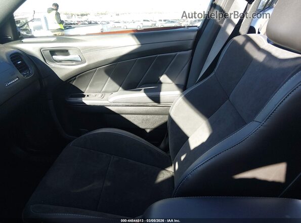 2C3CDXCT5PH505073 2023 DODGE CHARGER Orange Widok wnętrza z przodu