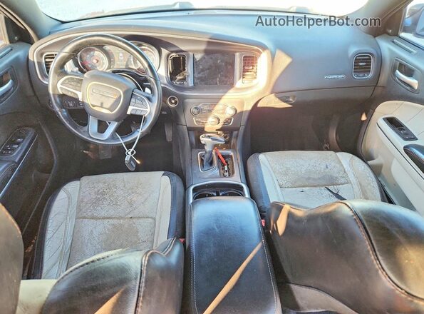 2C3CDXCT8JH234520 2018 DODGE CHARGER Красный Вид панели приборов