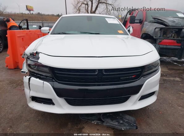2C3CDXJG2NH111209 2022 DODGE CHARGER White Вид задньої частини салону