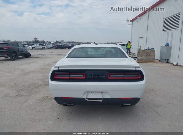 2C3CDZAG1GH275517 2016 DODGE CHALLENGER White 