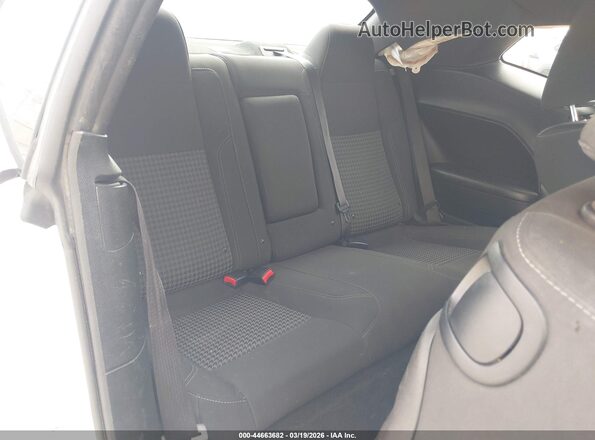 2C3CDZAG1GH275517 2016 DODGE CHALLENGER White 