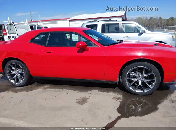 2C3CDZAG3NH237932 2022 DODGE CHALLENGER Red Widok wnętrza z tyłu
