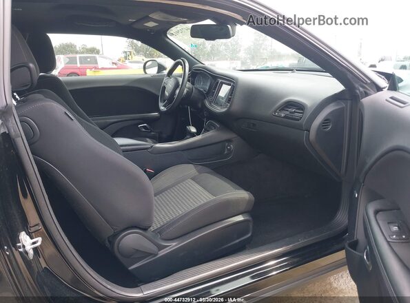 2C3CDZAG4JH171899 2018 DODGE CHALLENGER Black Front interior view