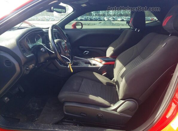 2C3CDZAG6JH325187 2018 DODGE CHALLENGER Красный Вид салона спереди