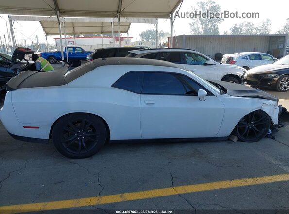 2C3CDZAG7HH584782 2017 DODGE CHALLENGER White Սալոնի հետևի տեսք