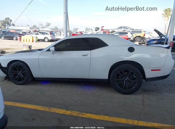 2C3CDZAG7HH584782 2017 DODGE CHALLENGER White Սալոնի 360 աստիճան տեսք