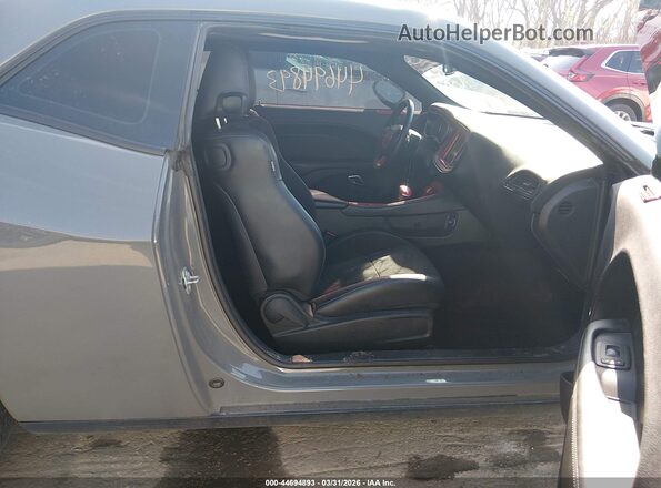 2C3CDZGG4JH257107 2018 DODGE CHALLENGER Gray Widok wnętrza z przodu