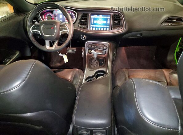 2C3CDZGG7HH607193 2017 DODGE CHALLENGER Зеленый Вид панели приборов