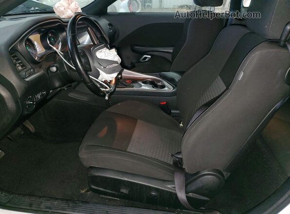 2C3CDZJG4NH136897 2022 DODGE CHALLENGER White Front interior view