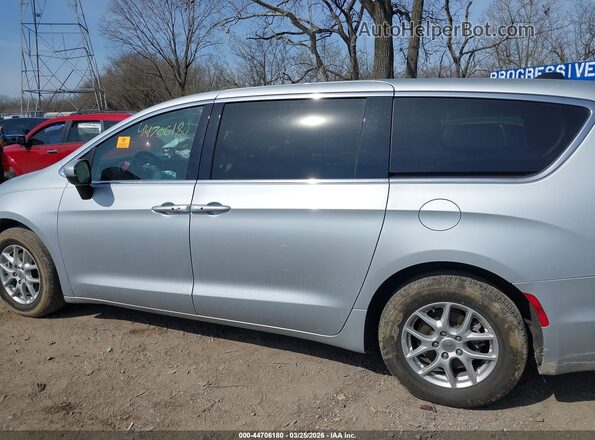2C4RC1BG0PR621284 2023 CHRYSLER PACIFICA Silver Widok wnętrza 360 stopni