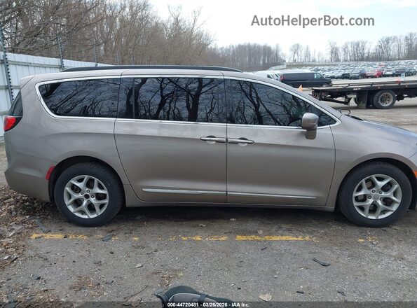 2C4RC1BG1HR660452 2017 CHRYSLER PACIFICA Gold Vista interior de 360 grados