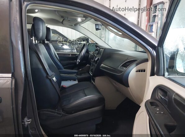 2C4RC1BG7GR128704 2016 CHRYSLER TOWN & COUNTRY Black Front interior view