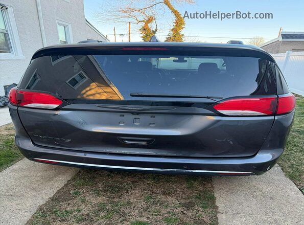 2C4RC1BG9JR353892 2018 CHRYSLER PACIFICA Gray Вид задньої частини салону