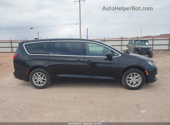 2C4RC1CG1RR167872 2024 CHRYSLER VOYAGER Black Widok wnętrza z tyłu