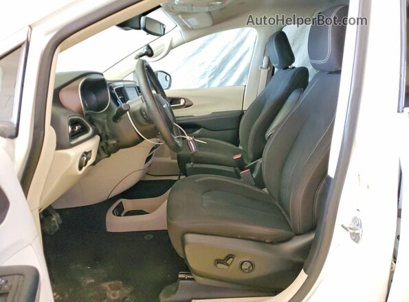 2C4RC1CG2PR557442 2023 CHRYSLER VOYAGER Белый Вид салона спереди