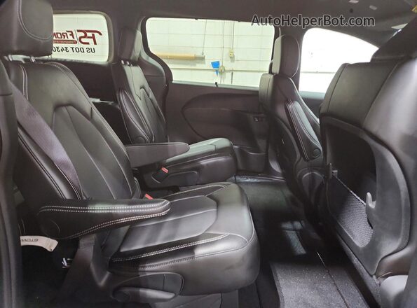 2C4RC1CG7SR610256 2025 CHRYSLER VOYAGER Black Widok wnętrza z tyłu