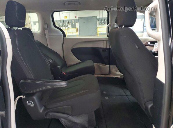 2C4RC1CGXPR577177 2023 CHRYSLER VOYAGER Black Vista interior trasera