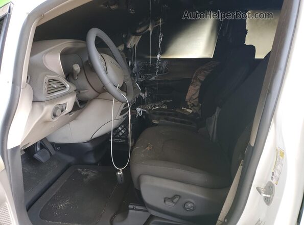 2C4RC1CGXRR152500 2024 CHRYSLER VOYAGER Green Vista interior delantera