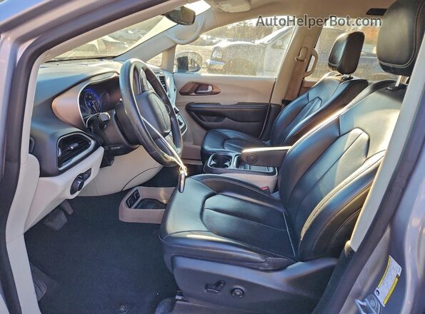 2C4RC1DG7MR546902 2021 CHRYSLER VOYAGER Silver Front interior view