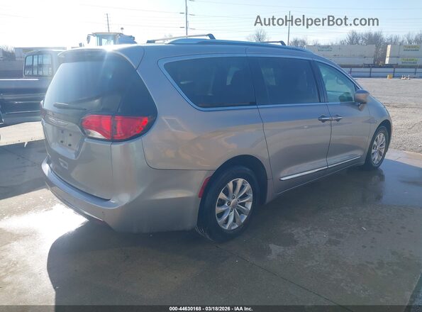 2C4RC1EG6JR261828 2018 CHRYSLER PACIFICA Silver Задня права чверть