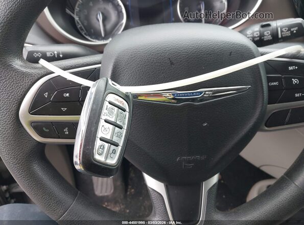 2C4RC1FG2JR175527 2018 CHRYSLER PACIFICA Gray Widok deski rozdzielczej
