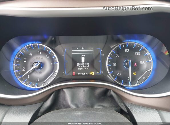 2C4RC1FG2JR175527 2018 CHRYSLER PACIFICA Gray Widok tylnych siedzeń