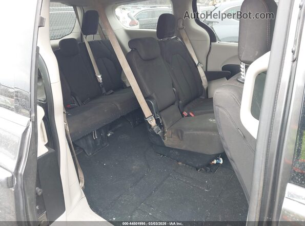 2C4RC1FG2JR175527 2018 CHRYSLER PACIFICA Gray Widok naklejki z numerem VIN