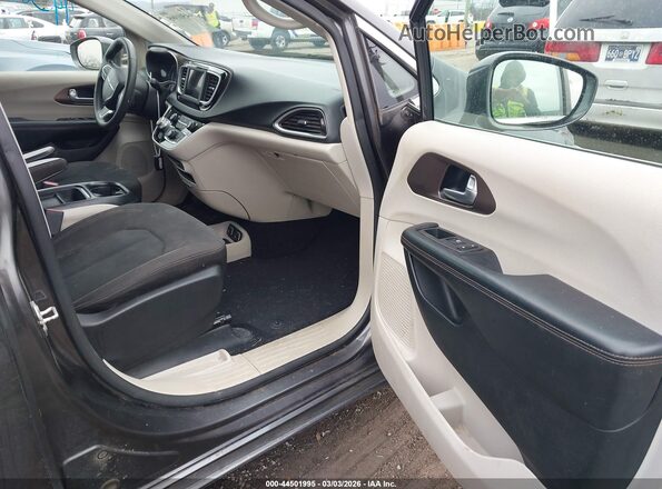 2C4RC1FG2JR175527 2018 CHRYSLER PACIFICA Gray Widok wnętrza z przodu