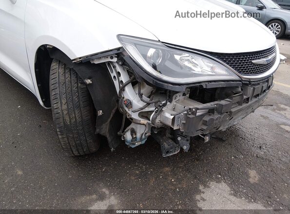 2C4RC1FG9JR187352 2018 CHRYSLER PACIFICA White Front view