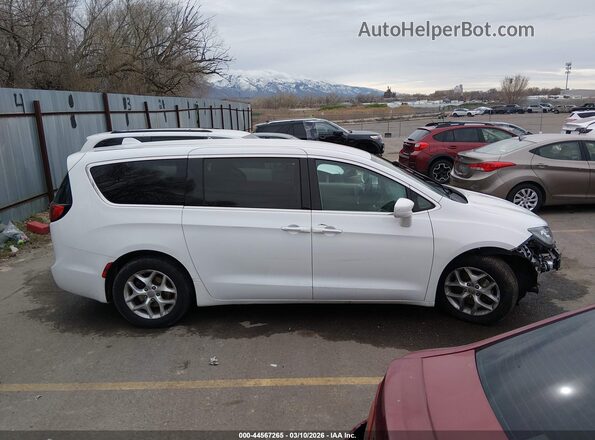 2C4RC1FG9JR187352 2018 CHRYSLER PACIFICA White 360 interior view