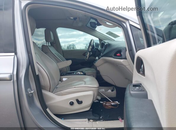 2C4RC1GG0LR171686 2020 CHRYSLER PACIFICA Серый Вид салона спереди