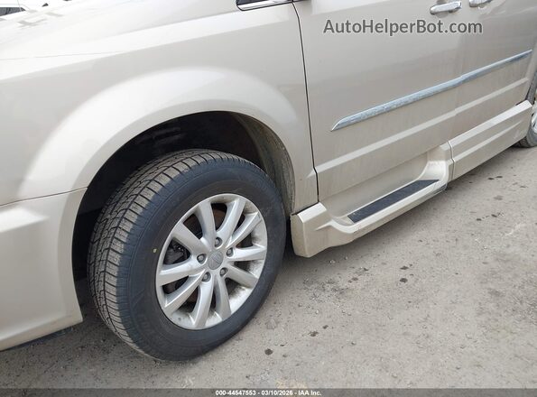 2C4RC1GG6GR158222 2016 CHRYSLER TOWN & COUNTRY Tan Widok z przodu