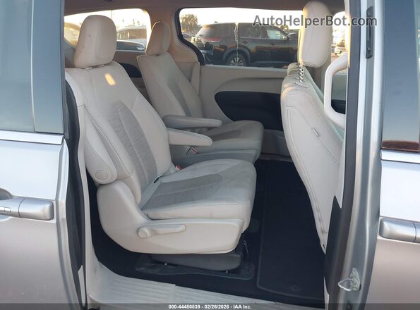 2C4RC1H70JR332968 2018 CHRYSLER PACIFICA Серебряный Вид наклейки с VIN-кодом
