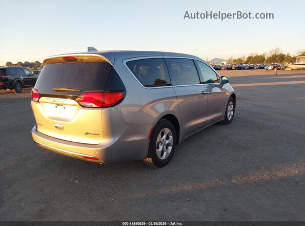 2C4RC1H70JR332968 2018 CHRYSLER PACIFICA Серебряный Задняя правая четверть