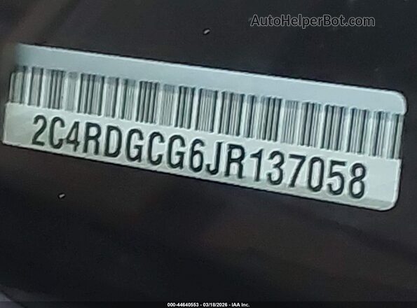 2C4RDGCG6JR137058 2018 DODGE GRAND CARAVAN Gray Vista del compartimento del motor