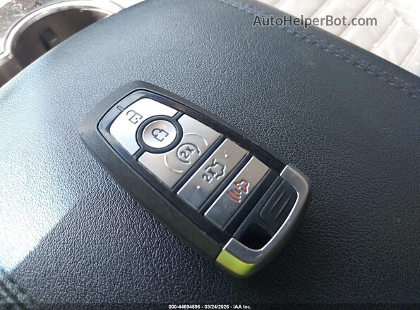 2FMPK4J98JBB57557 2018 FORD EDGE Красный Вид панели приборов