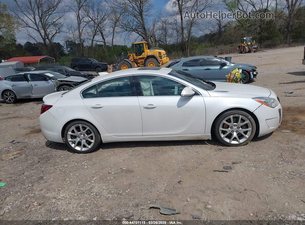 2G4GU5GX3H9181577 2017 BUICK REGAL White Rear interior view