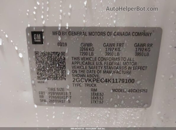 2GCVKPEC4K1179100 2019 CHEVROLET SILVERADO White Vista del compartimento del motor