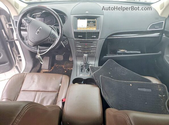 2LMHJ5AT1HBL00789 2017 LINCOLN MKT White Dashboard view