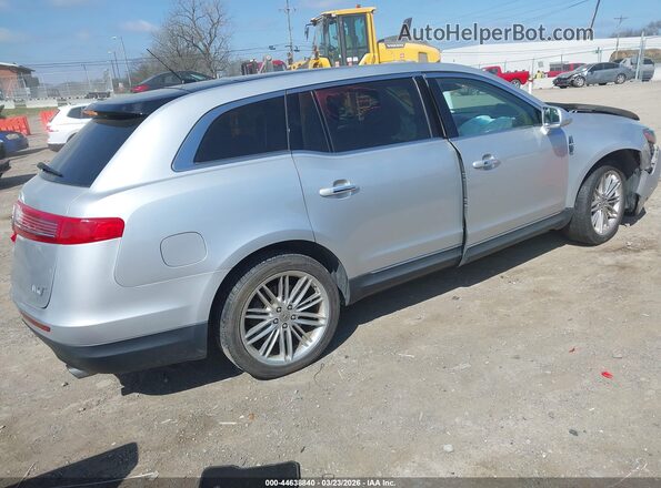 2LMHJ5AT6JBL00857 2018 LINCOLN MKT Silver Задня права чверть