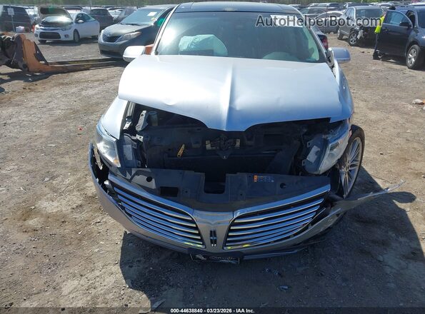 2LMHJ5AT6JBL00857 2018 LINCOLN MKT Silver Вид спереду
